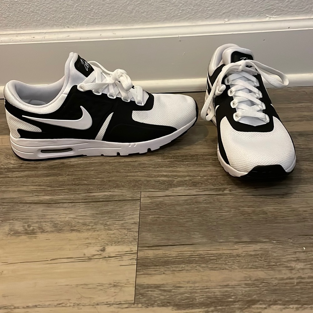 Brand NEW Nike Zero Air Max Size 8